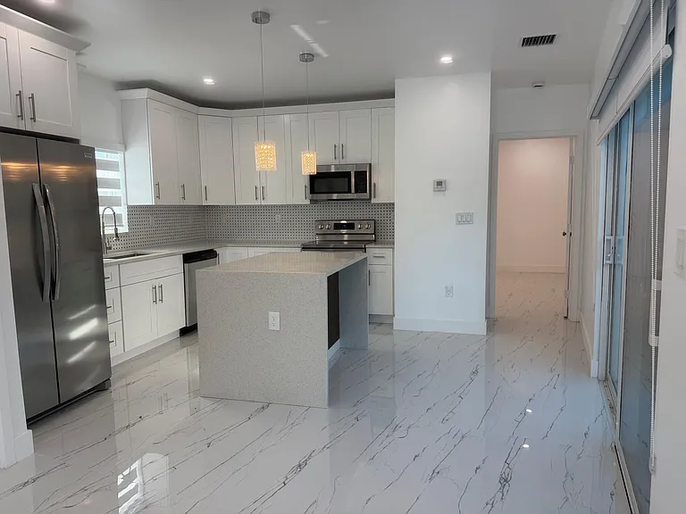 501 El Prado — Photo 3