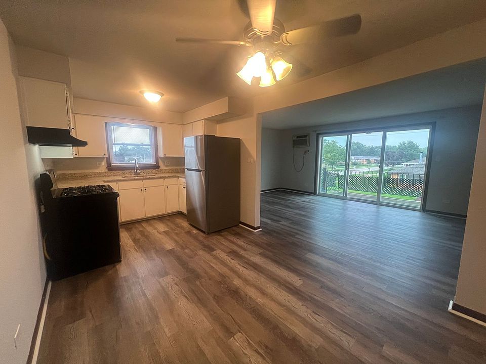 1st image of 7700 S Harlem Ave #2E