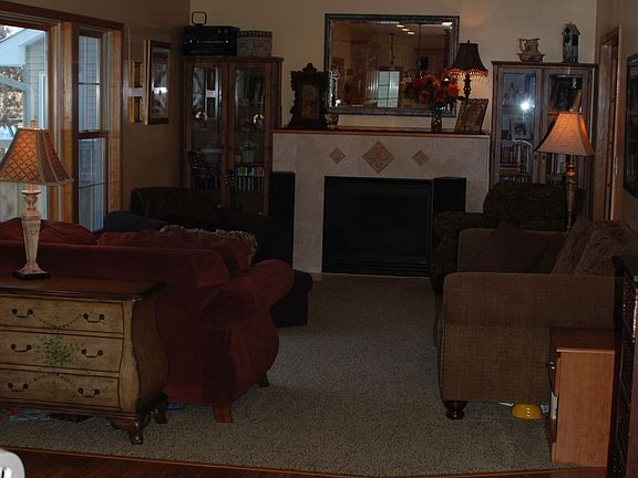 3rd image of 345 Oak Hollow Ln