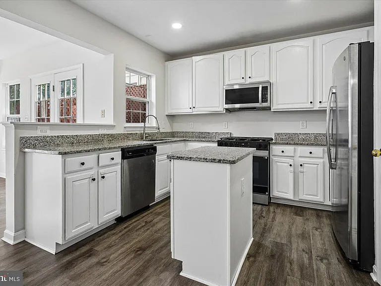 3802 Koval Ln — Photo 8