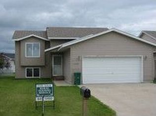 1127 Wheatland Dr, Wahpeton, ND 58075