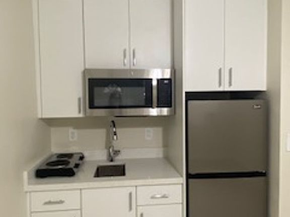 3rd image of 109-111 SW 19th Ave #111-A