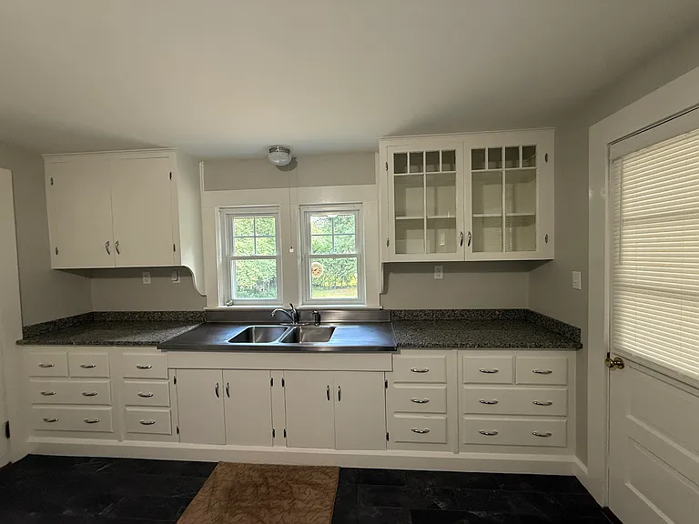 24 Fairfax St — Photo 8