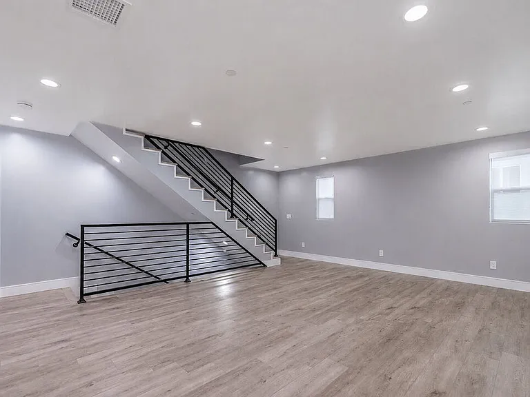 1949 1/2 N Vista Del Mar Ave — Photo 2