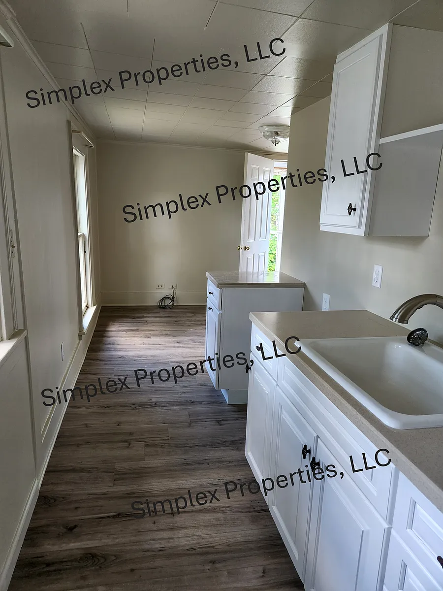 Building Photo - 563 W Corunna Ave #5