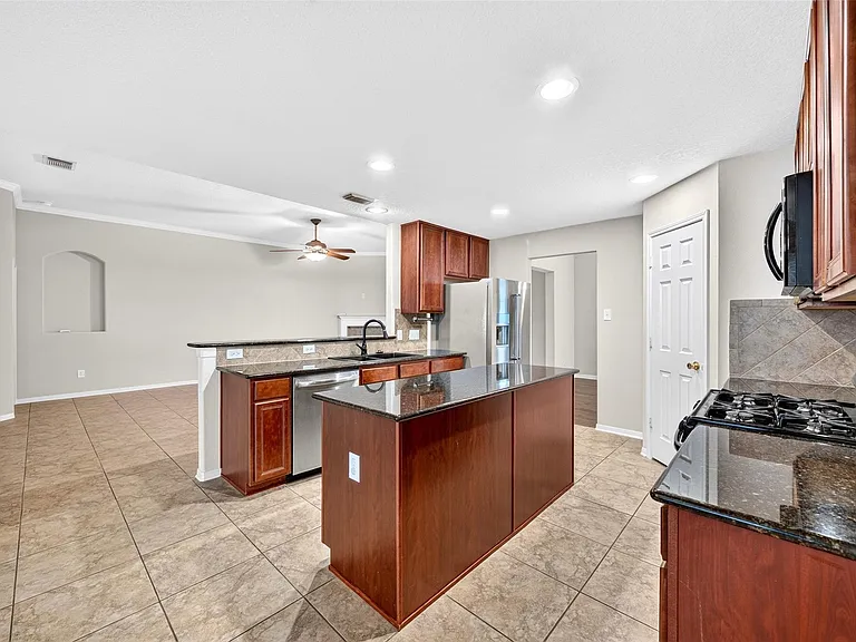 18631 Cypress Lake Village Dr — Photo 6