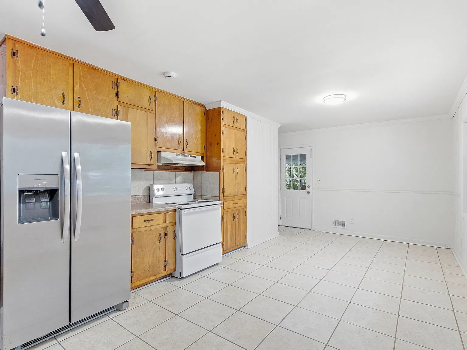 3 bed, 1300 sqft, $2,200 — Photo 3