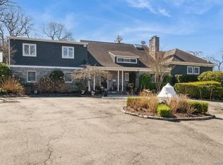 123 Barrett Rd, Lawrence, NY 11559