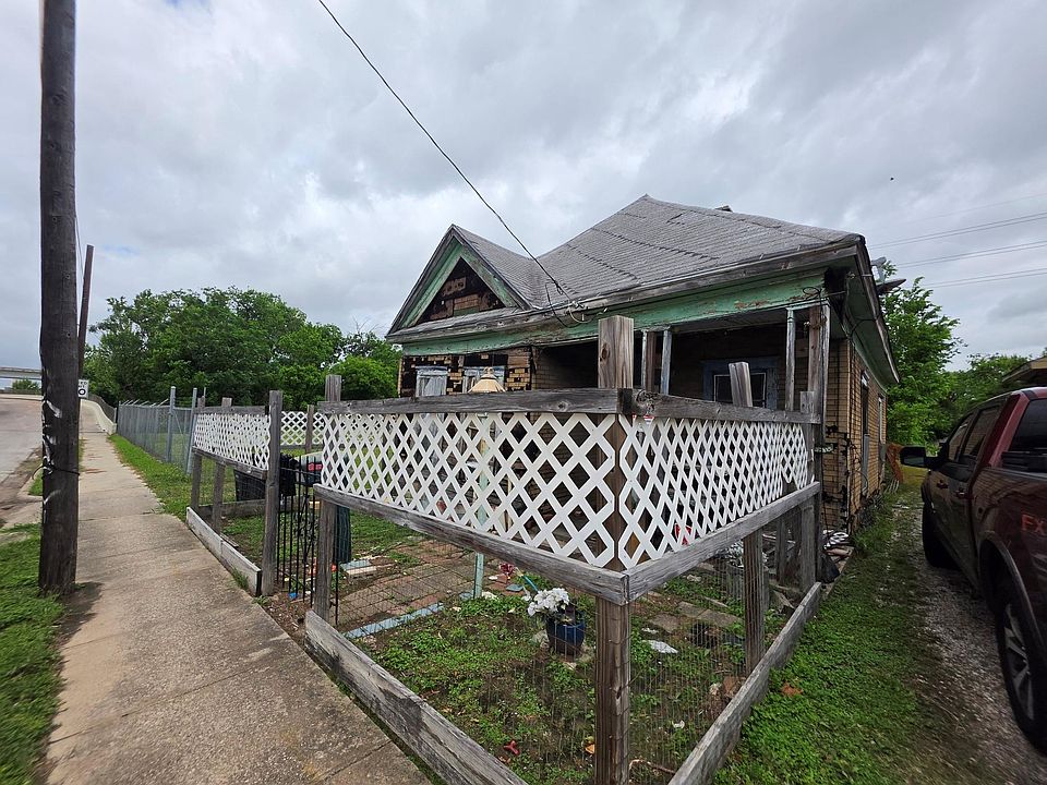 1st image of 213 Hogan St