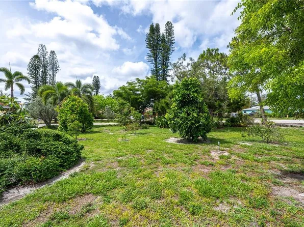 11076 Orangewood DR, BONITA SPRINGS, FL 34135