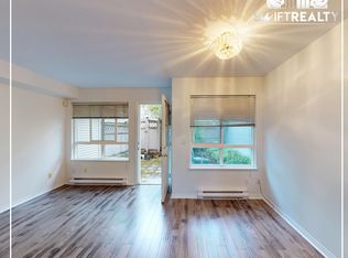 910 W 16th St #3, North Vancouver, BC V7P 1R3