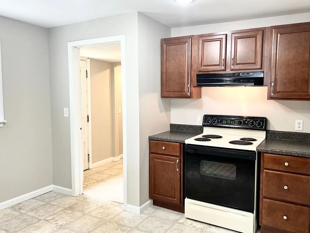2 bed, 1.5 bath, 1050 sqft, $1,900 — Photo 3