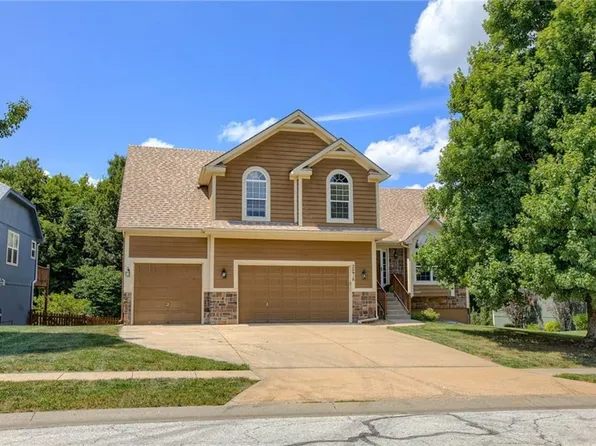 20918 Larkspur Dr, Peculiar, MO 64078