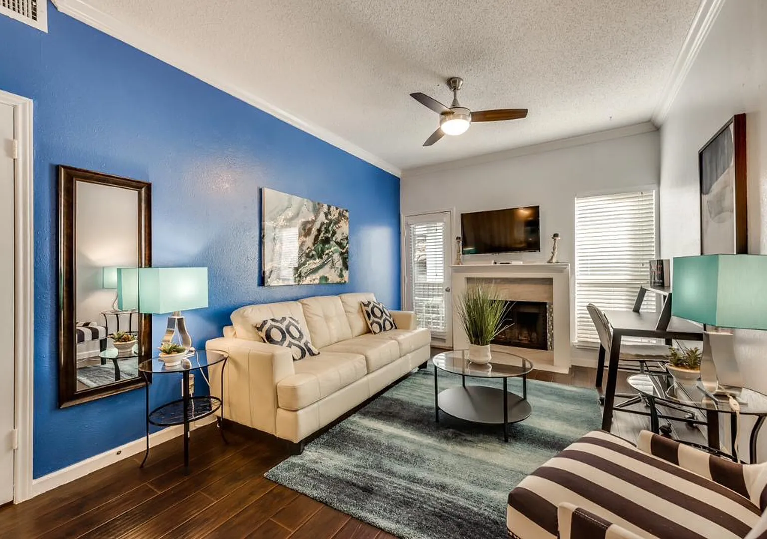 I34 World Cup Stay - 18 min to AT&T - Sleeps 2 - Public Transit — Photo 1