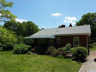 2nd image of 2401 Elizabeth Cir