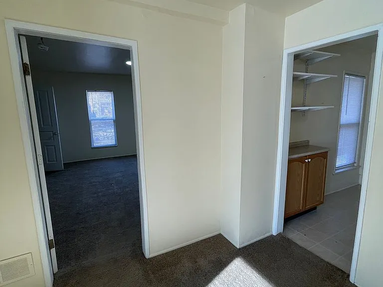 516 N Adams St — Photo 5