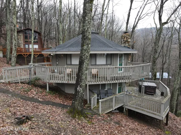 1427 N Arbon Ln, Gatlinburg, TN 37738