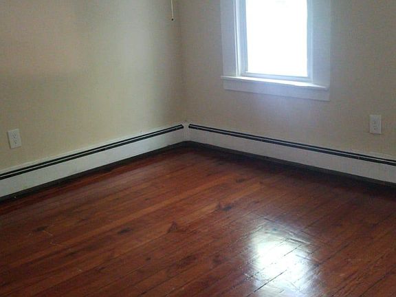 2nd image of 130 Greenwich Ave