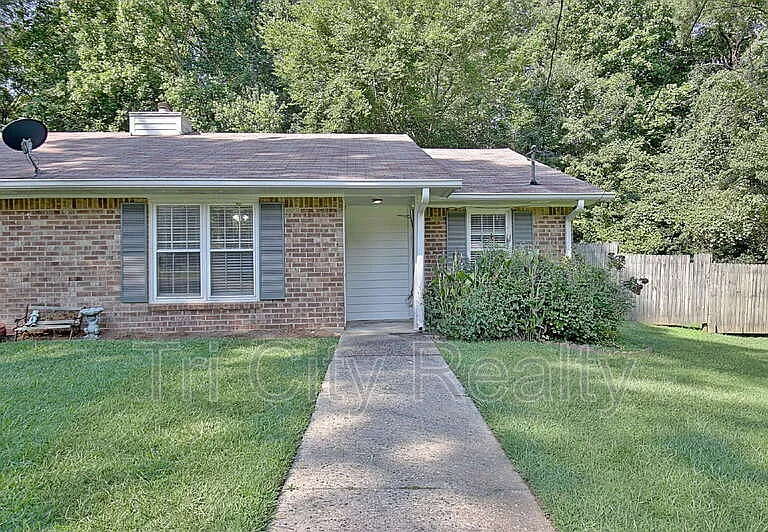 150 Chase Ct — Photo 3