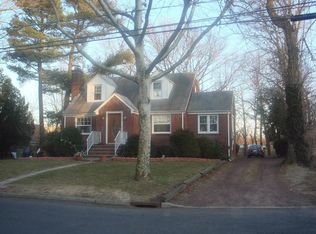 60 Harvey Ave, Paramus, NJ 07652