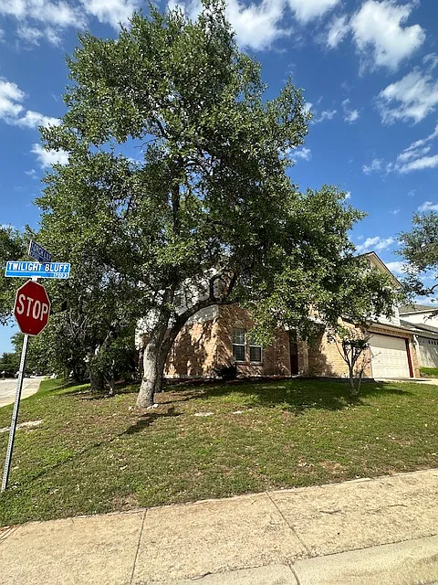 3 bed, 2.5 bath, 1983 sqft, $2,100 — Photo 3