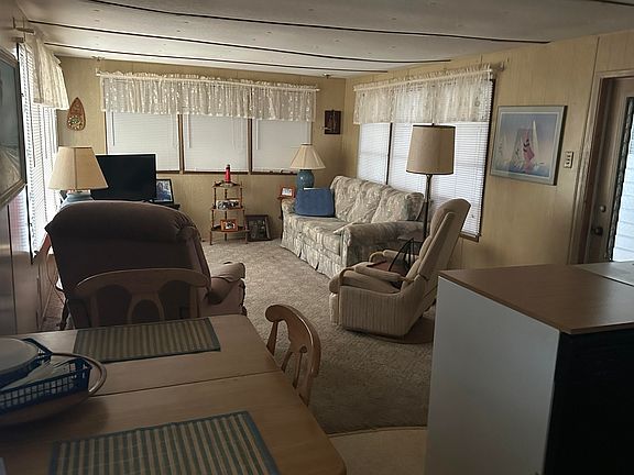 4th image of 6950 SE Ridgeway Terrace