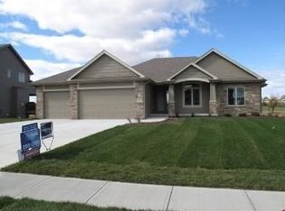 7974 Shadow Lake Dr, Papillion, NE 68046