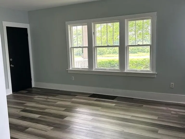 1605 Kearsley Park Blvd — Photo 9