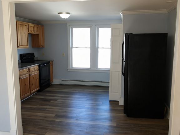 2nd image of 212 Willow St APT 4