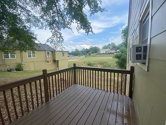 5th image of 388 Phillips Dr SE