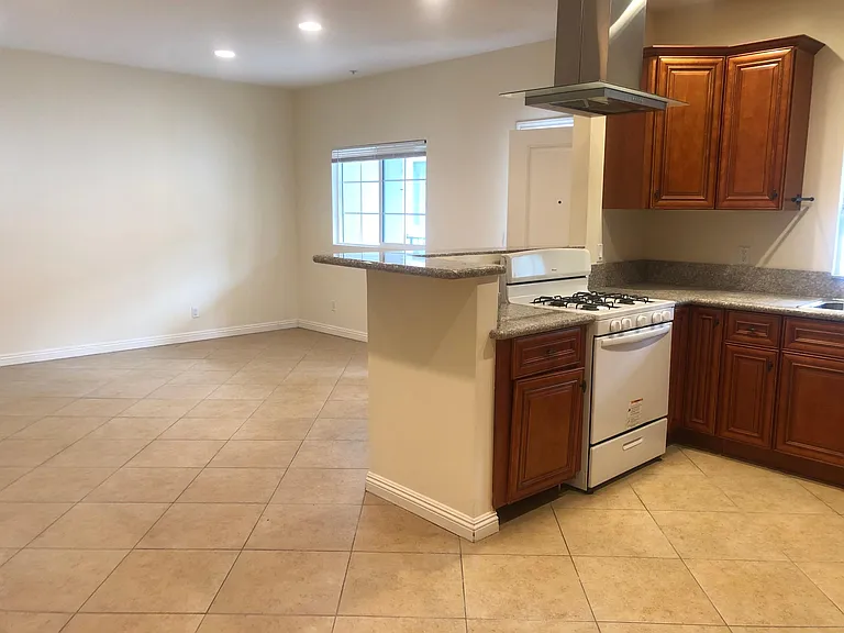16423 Victory Blvd #5 — Photo 6