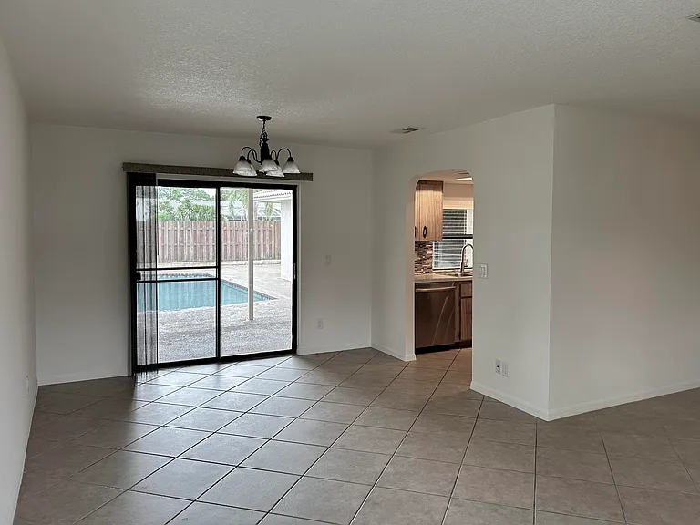 6162 Amberwoods Dr — Photo 9
