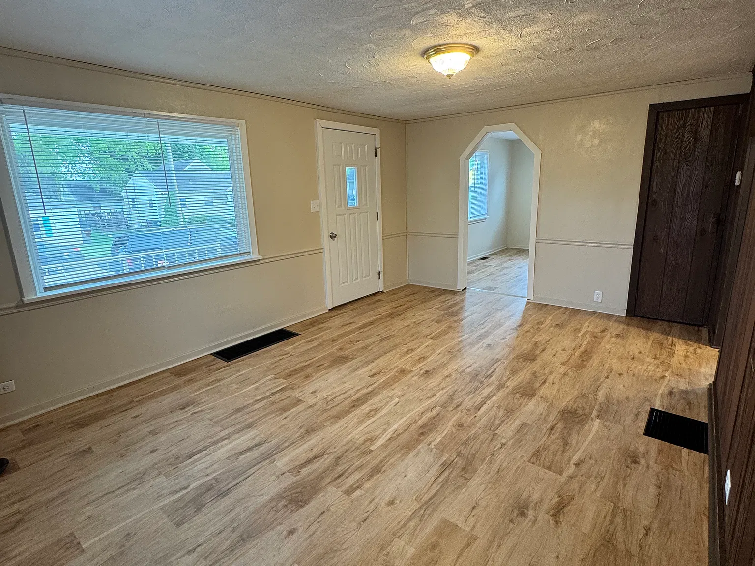 2 bed, 720 sqft, $1,200 — Photo 2