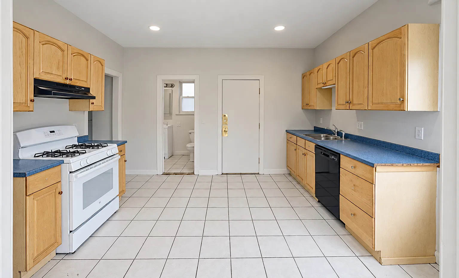 3 bed, 1028 sqft, $4,595 — Photo 2