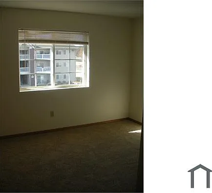 810 E 8th St #208 — Photo 6