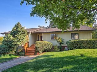 561 Royal Oaks Dr, Redding, CA