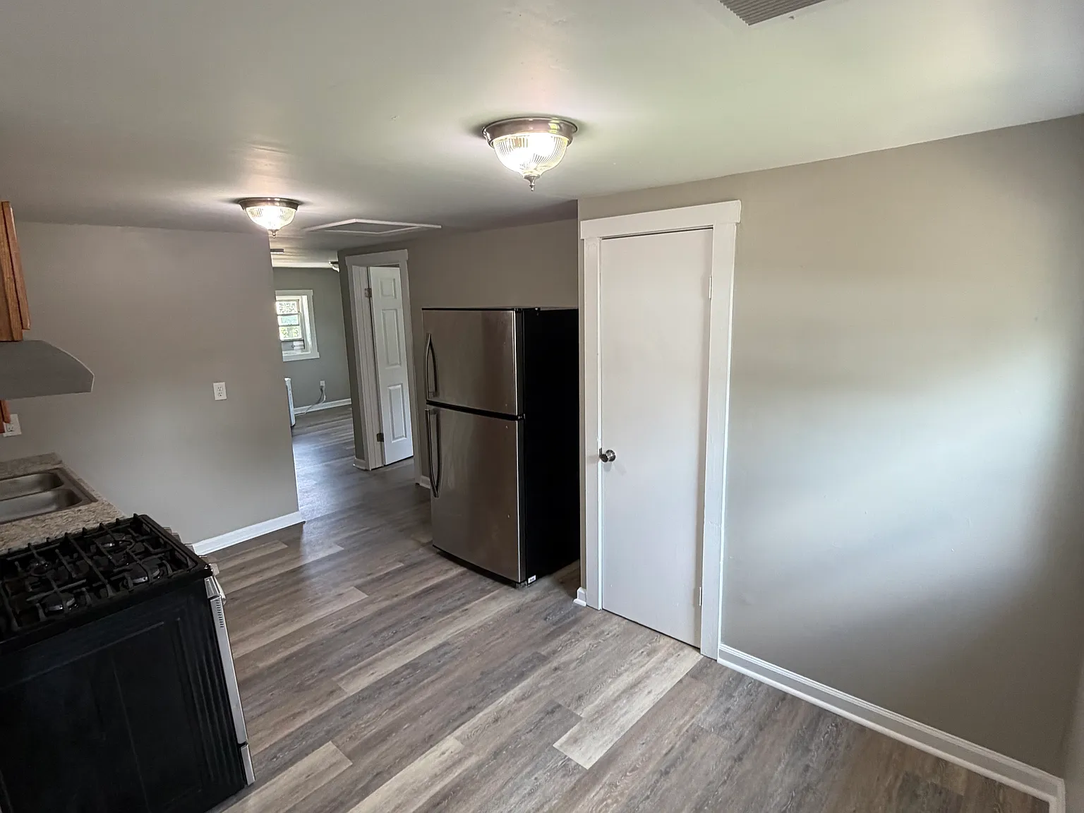 2 bed, 900 sqft, $900 — Photo 4