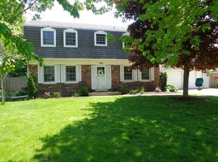 902 W Hawthorne Blvd, Wheaton, IL 60187