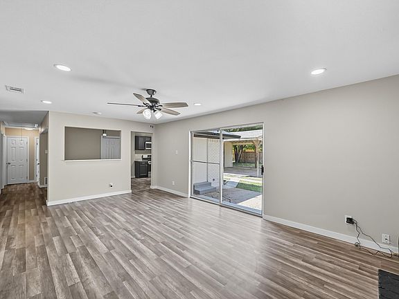 2nd image of 1927 Riverway Dr