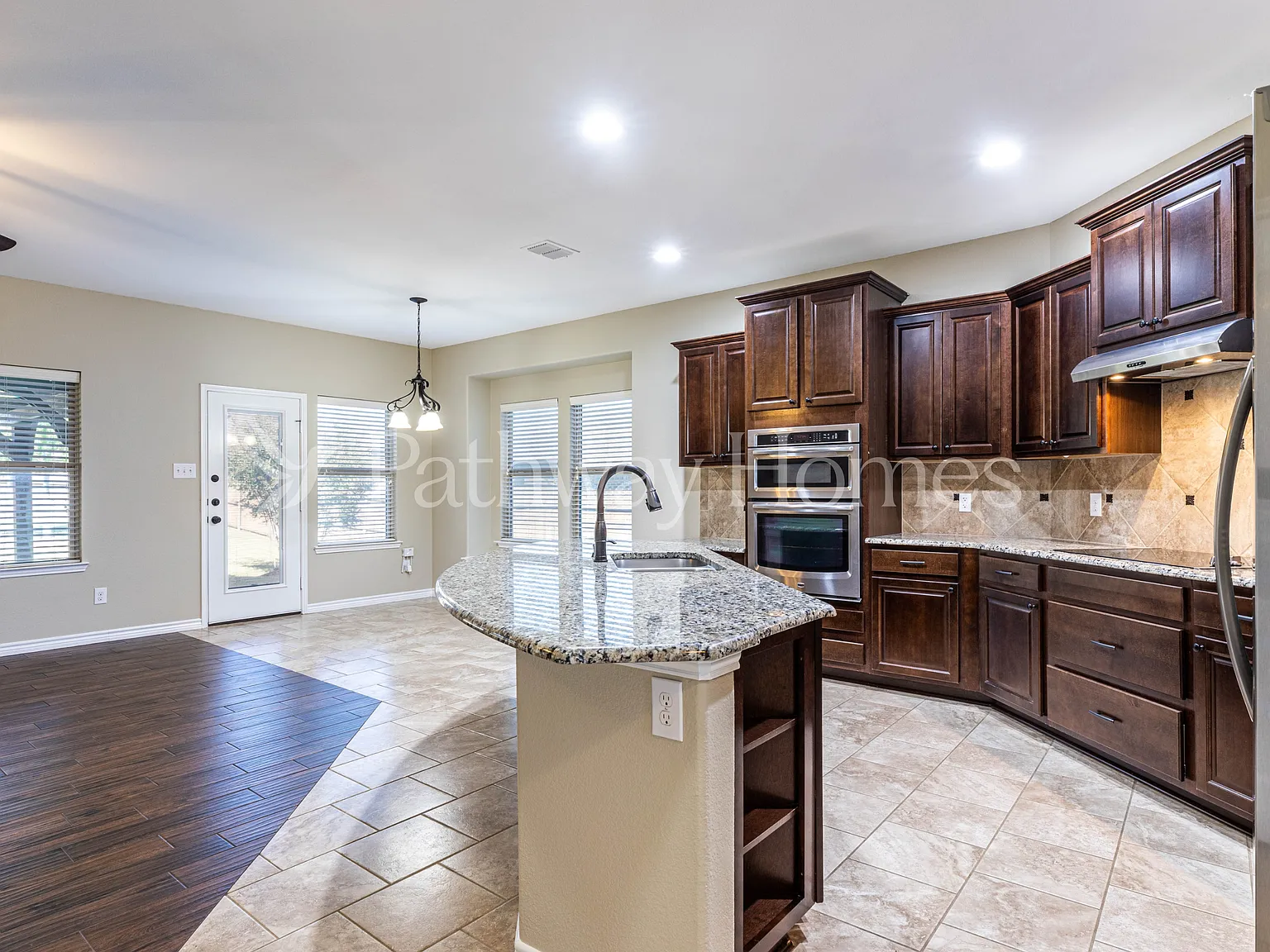4 bed, 2.5 bath, 2929 sqft, $3,045 — Photo 4