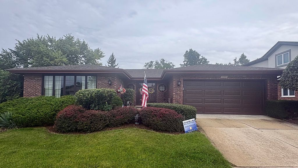 9045 Windsor Dr - Property Image