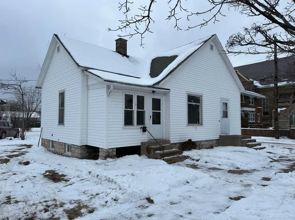 212 S 11th St, Escanaba, MI 49829