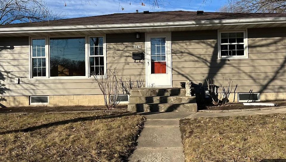 1st image of 701 9th Ave NW