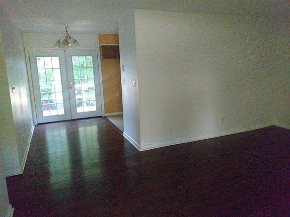 2nd image of 471 Hayter Dr