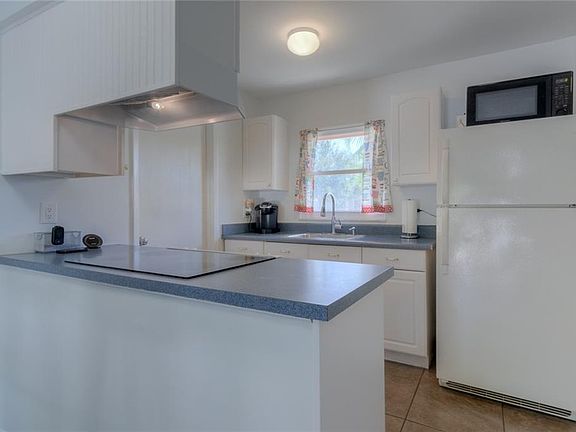 4th image of 1526 Gregory Dr
