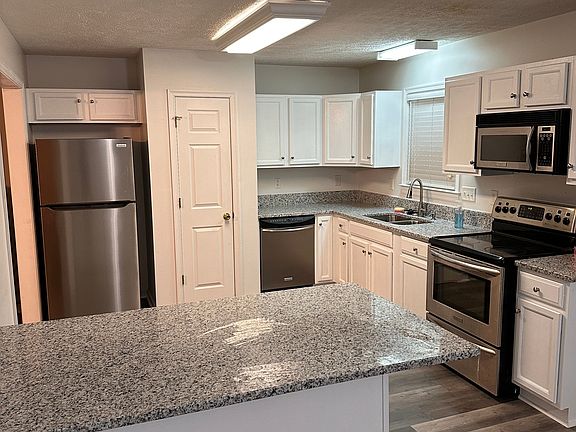 2nd image of 418 N Ivy Ave