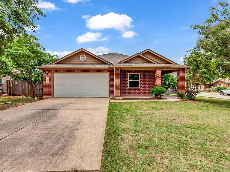 609 Golden Gate Dr — Photo 1