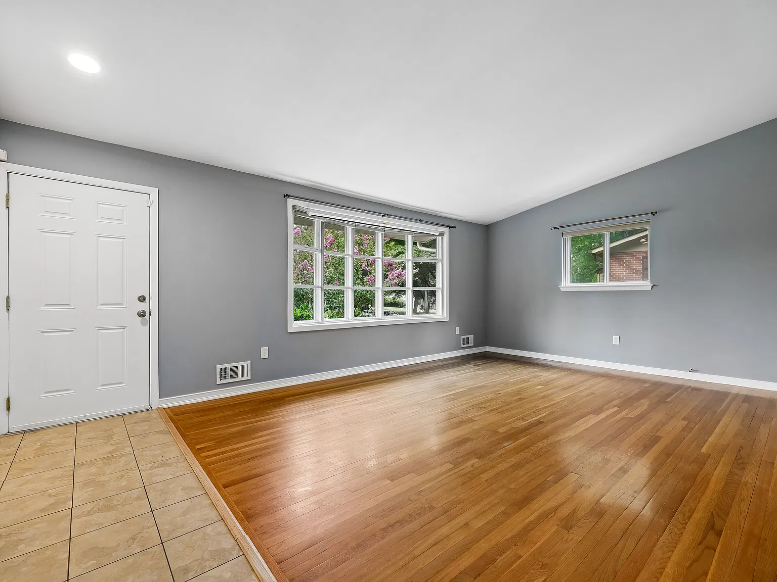 4 bed, 3.5 bath, 2520 sqft, $3,500 — Photo 2