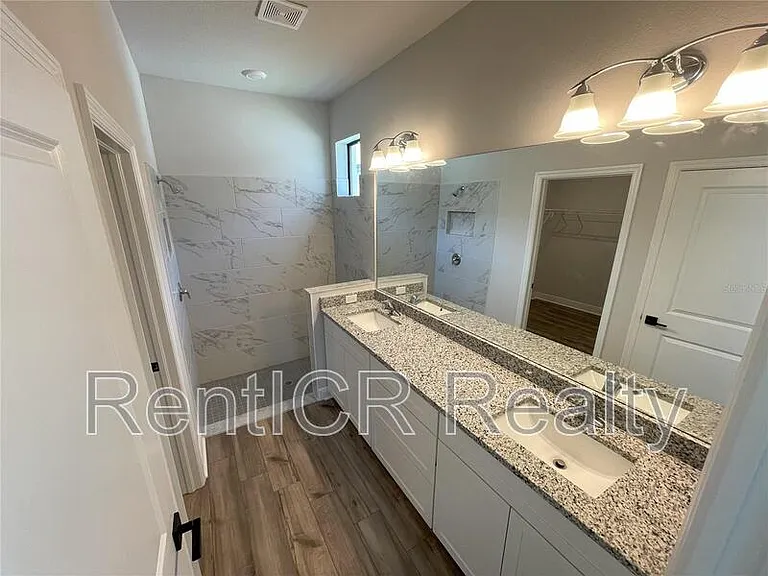 1437 N River Cir — Photo 9