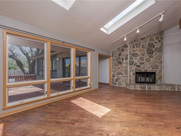 This Over-sized Living Space Is Fabulous!